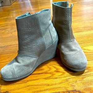 TOMS BEIGE SUEDE LEATHER WEDGE ANKLE BOOTS